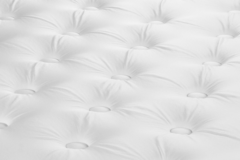 Ensemble Matelas Sommier 140x190 cm - Sommier Noir (déjà monté) - Buckingham